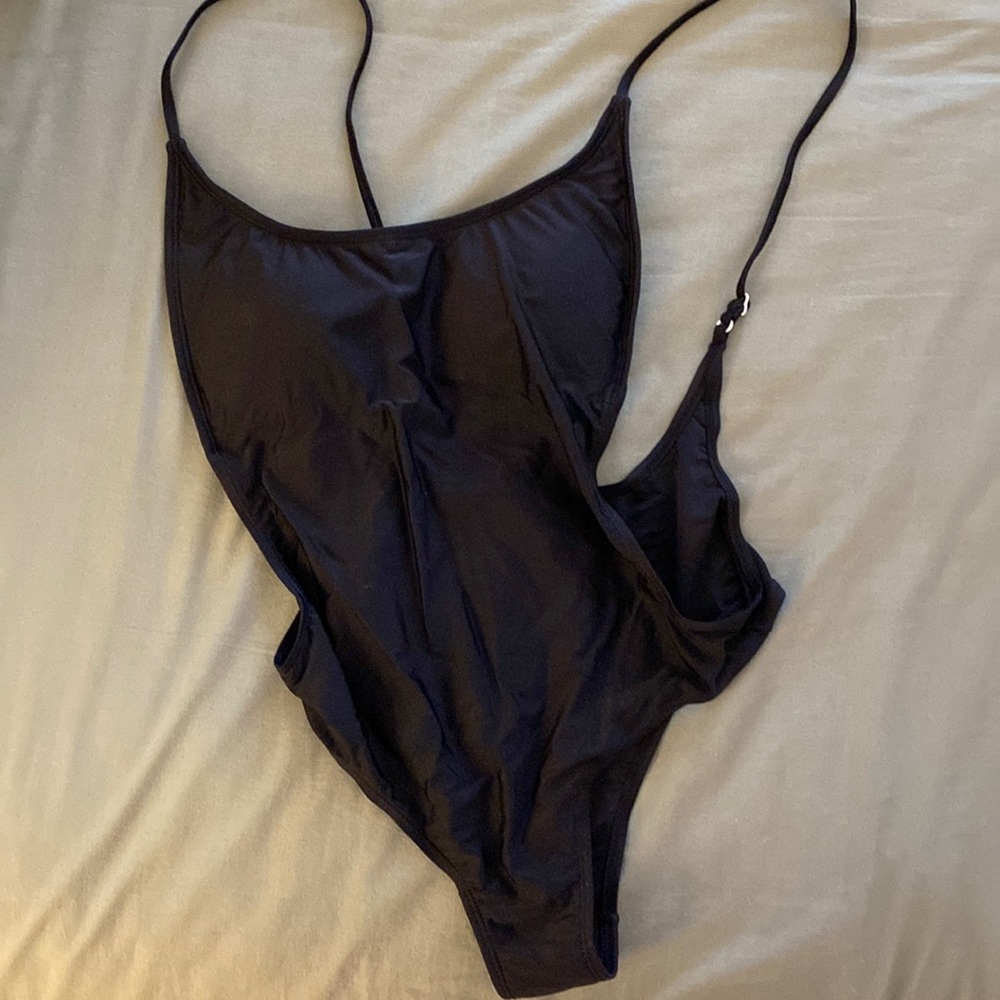 One Piece Swimsuit - cutout Back - never worn size: L